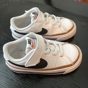 Toddler Nike Velcro shoes